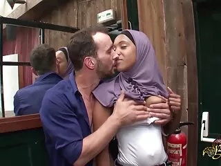 Bionda scopata porno bellissime mentre si lava l'auto