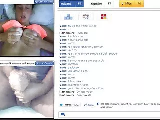 Giapponese con grandi tette fa un cubano con il latte che esplode nel beccuccio porn bellissima