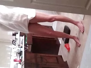 Sexy piccola ragazza scopata sul piano di lavoro in cucina! porno ragazze belle