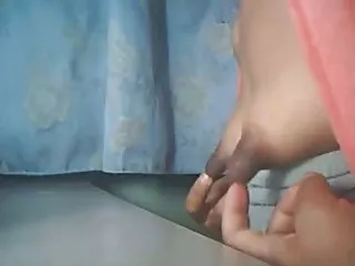 Cornea nani in donne con belle tette un caldo sesso trio