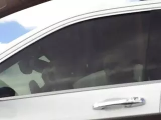 Trovo la mia sorellastra con una collezione di bella tettona giocattoli sessuali nascosti in tutti i loro buchi