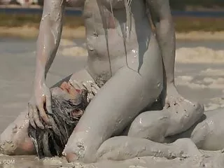 Bella porno donne bellissime mulatta pompino molti cazzi (gloryhole)